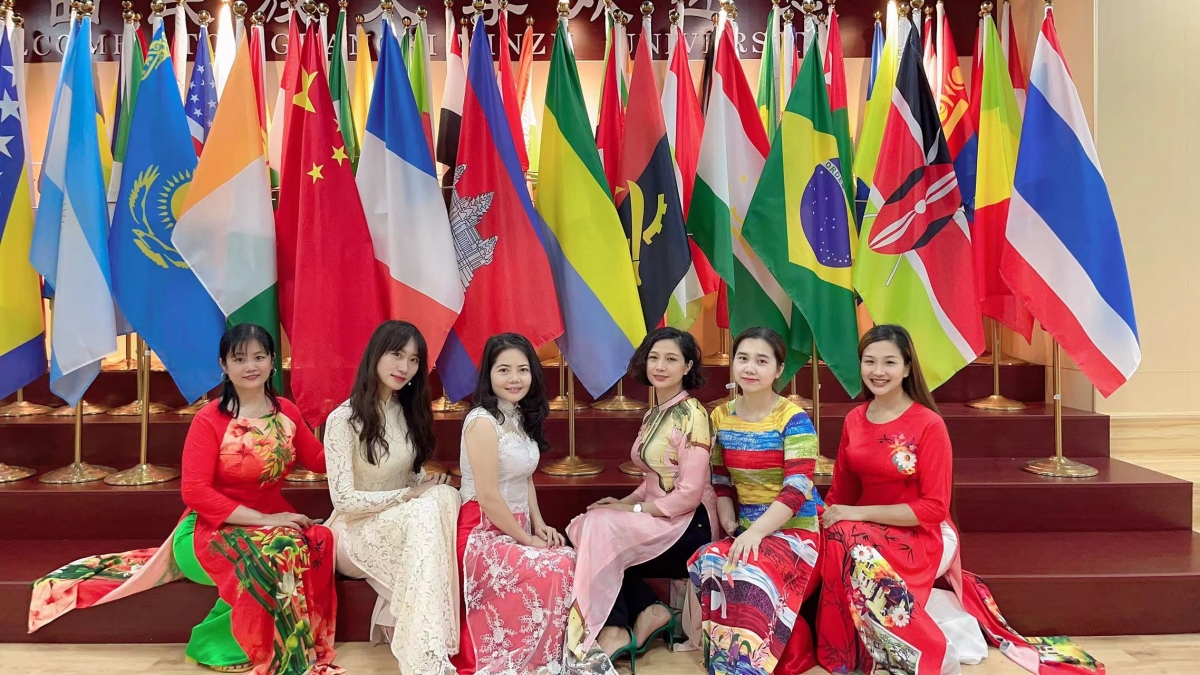 Người Việt tại Trung Quốc tự hào, xúc động hướng về Tổ quốc nhân dịp Quốc khánh